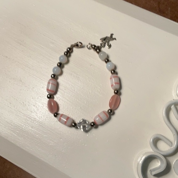 Unmarked Cupid Charm Pink Clear & White Beads With Silver-Tone Findings Bracelet - Picture 9 of 9